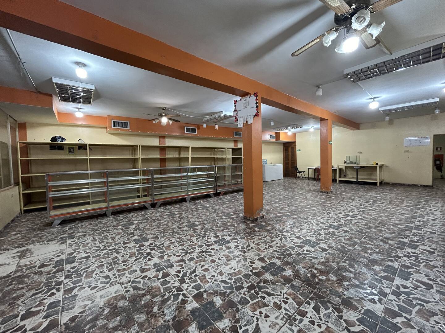 #1301 - LOCAL COMERCIAL para Alquiler en Ciudad Ojeda - V