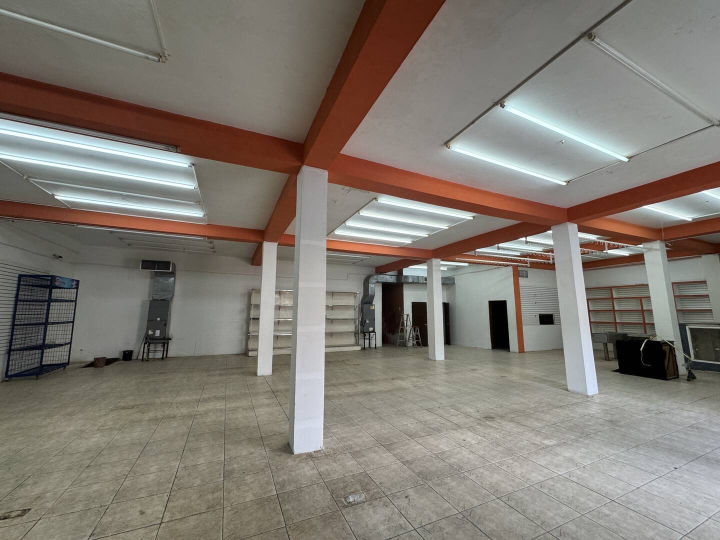 #3204 - EDIFICIO COMERCIAL para Venta en Cabimas - V