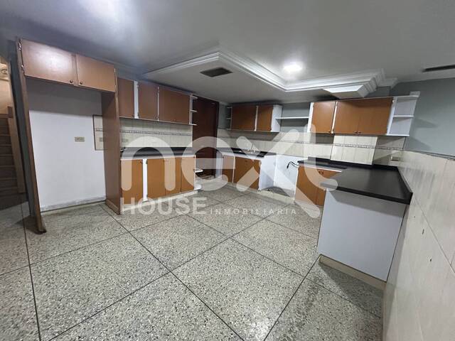 #948 - TOWNHOUSE para Alquiler en Ciudad Ojeda - V