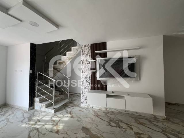 #3371 - CASA para Alquiler en Ciudad Ojeda - V