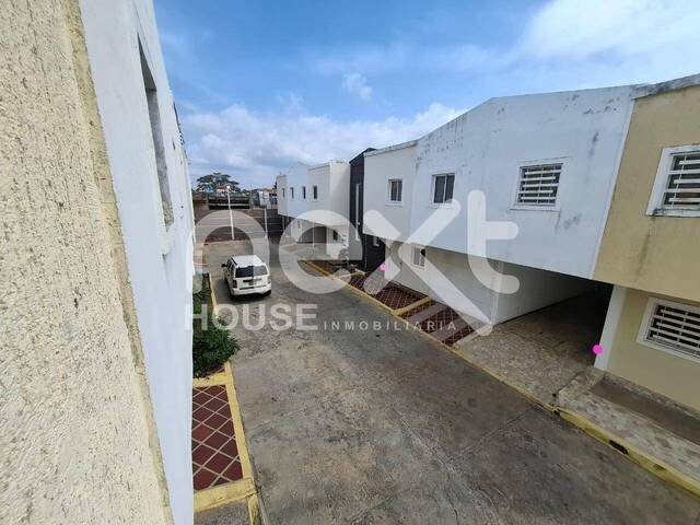 #3893 - TOWNHOUSE para Venta en Ciudad Ojeda - V