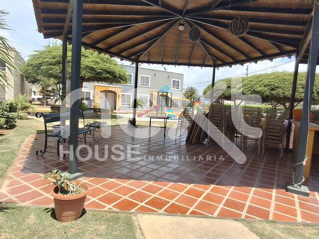 TOWNHOUSE para Venta en Maracaibo - 3