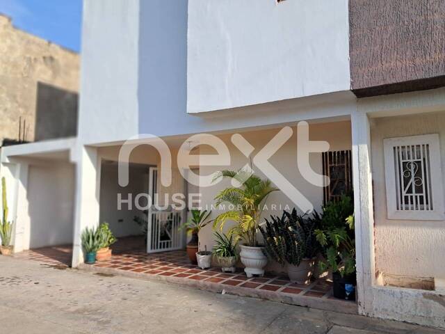 #4446 - TOWNHOUSE para Venta en Ciudad Ojeda - V