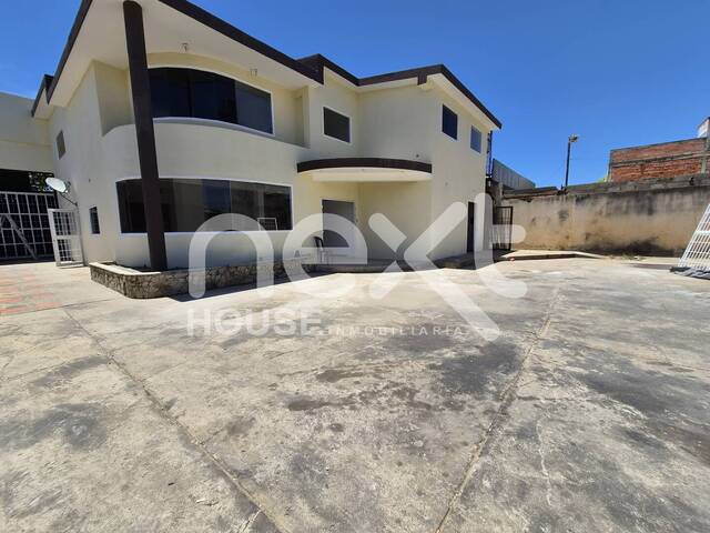 Venta en Avenida Cristobal Colon - Ciudad Ojeda