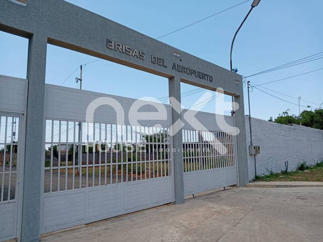 PORTON DE ACCESO A LA VILLA
